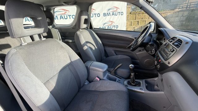 TOYOTA RAV 4 usata, con Autoradio