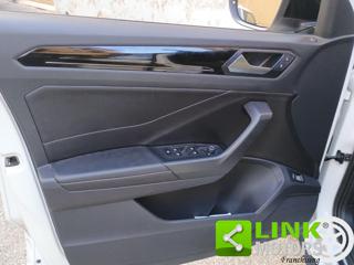 VOLKSWAGEN T-Roc usata, con Sedile posteriore sdoppiato