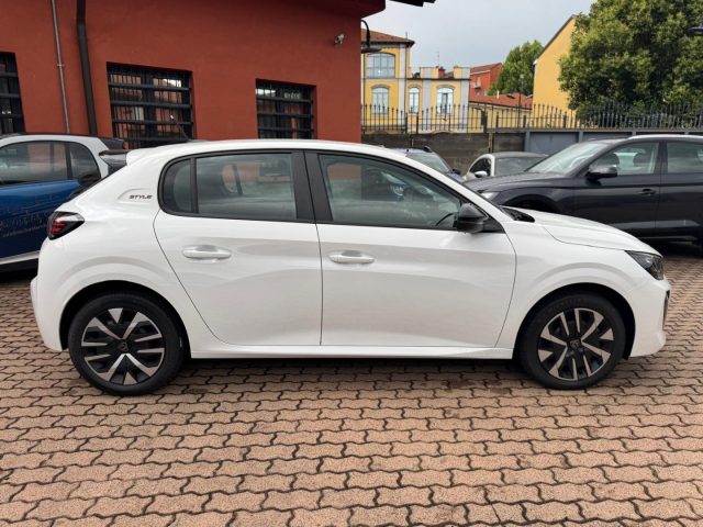 PEUGEOT 208 usata, con Autoradio