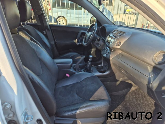 TOYOTA RAV 4 usata, con Sensori di parcheggio posteriori