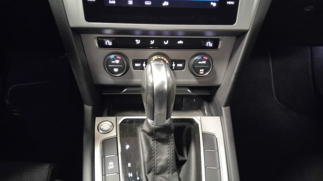 VOLKSWAGEN Passat Variant usata, con Autoradio digitale