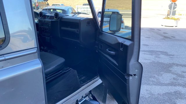LAND ROVER Defender usata 17