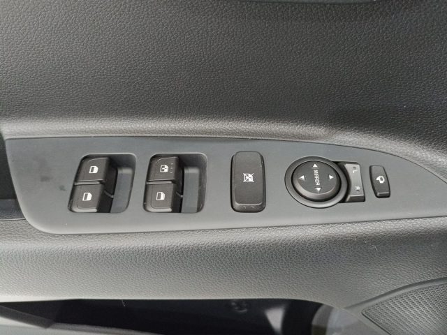 KIA Stonic usata, con Autoradio digitale