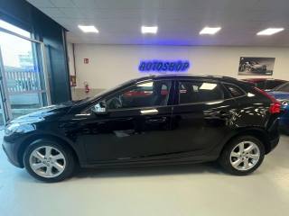 VOLVO V40 Cross Country usata, con Autoradio