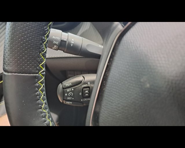 PEUGEOT 208 usata, con Sensori di parcheggio anteriori