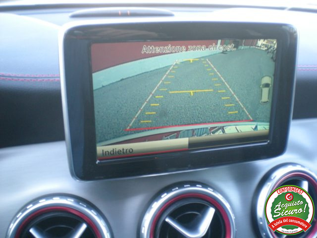 MERCEDES-BENZ GLA 220 usata, con Telecamera per parcheggio assistito