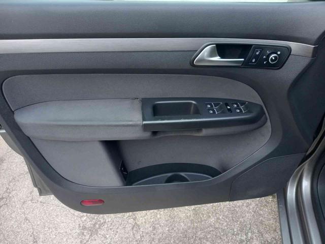 VOLKSWAGEN Touran usata 26