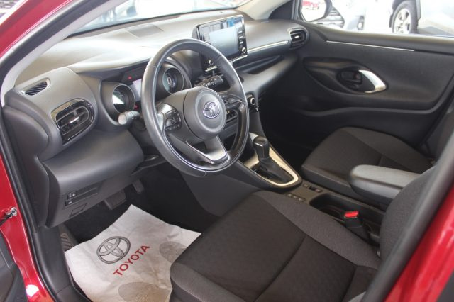 TOYOTA Yaris usata, con Fari LED
