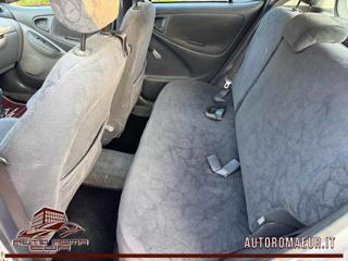 TOYOTA Yaris usata 13