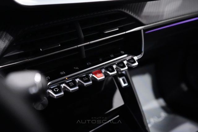 PEUGEOT 208 usata, con USB