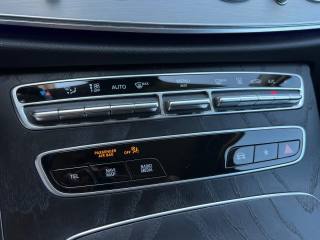 MERCEDES-BENZ E 300 usata, con Volante in pelle