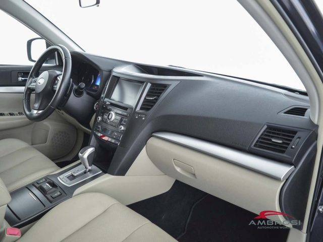 SUBARU OUTBACK usata 11