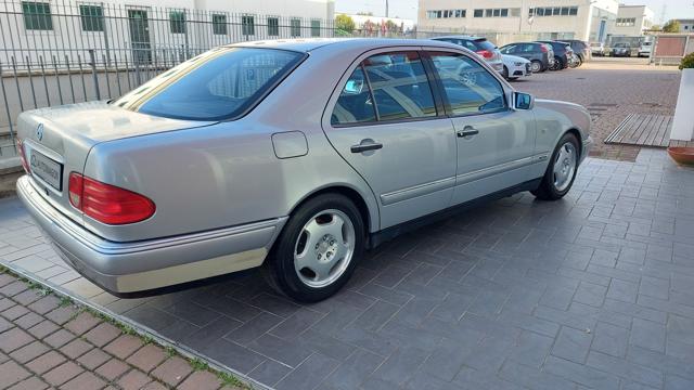 MERCEDES-BENZ E 200 usata, con Alzacristalli elettrici