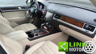 VOLKSWAGEN Touareg usata, con Autoradio