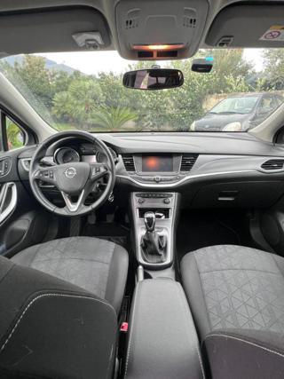 OPEL Astra usata, con Fari LED