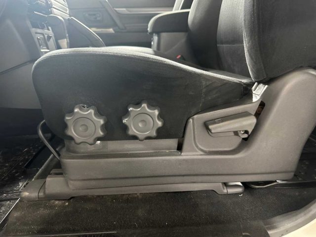 MITSUBISHI Pajero usata, con Specchietti laterali elettrici