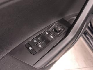 VOLKSWAGEN Taigo usata, con Luci diurne LED