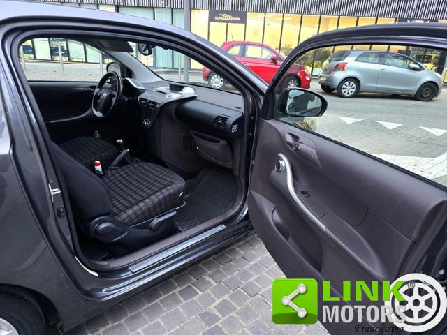 TOYOTA iQ usata, con Lettore CD