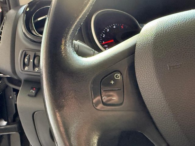 RENAULT Trafic usata 9