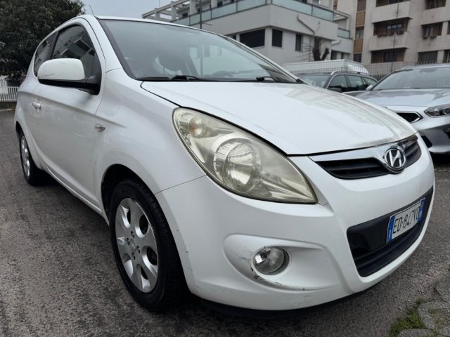 HYUNDAI i20 usata, con Airbag