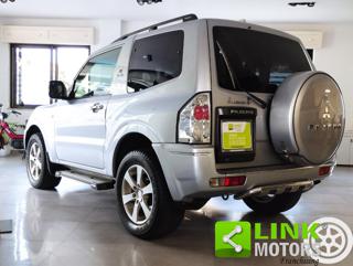 MITSUBISHI Pajero usata, con Sedile posteriore sdoppiato
