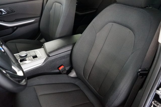 BMW 318 usata, con Sensori di parcheggio posteriori
