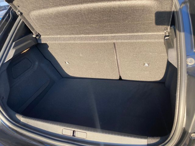 PEUGEOT 208 usata, con USB