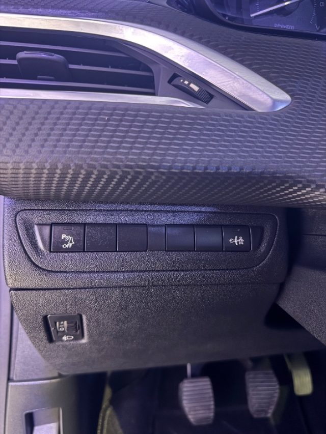 PEUGEOT 2008 usata 19