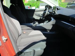 PEUGEOT 5008 usata, con Sedile posteriore sdoppiato