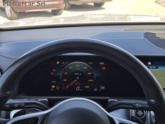 MERCEDES-BENZ GLB 200 usata, con Park Distance Control