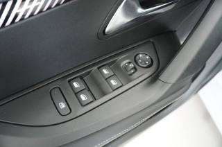 PEUGEOT 2008 usata, con USB