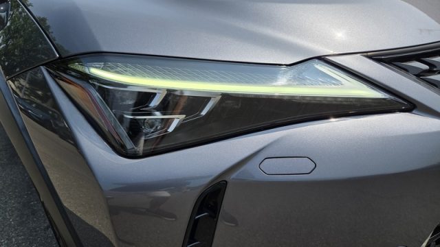 LEXUS UX 250h usata, con Boardcomputer