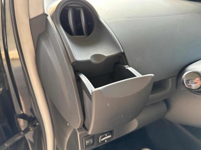 TOYOTA Yaris usata 32