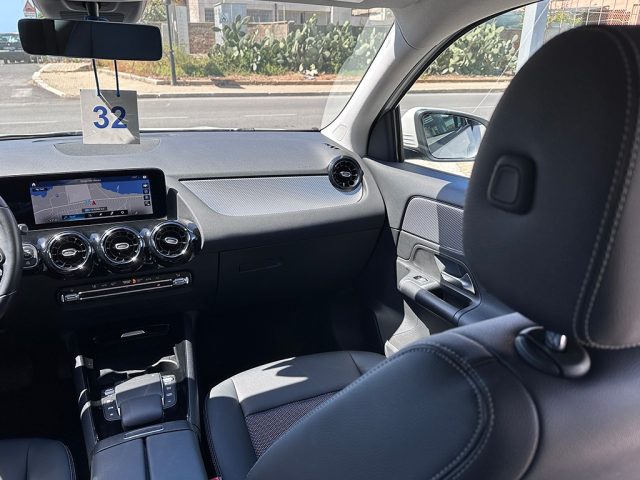 MERCEDES-BENZ GLA 200 usata, con Bracciolo