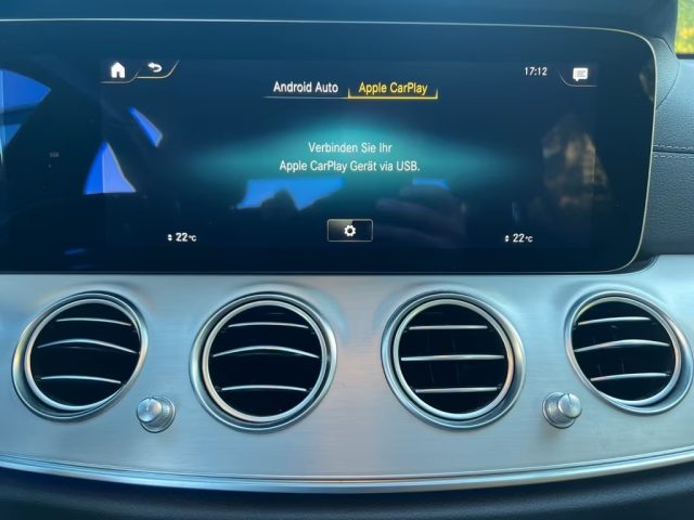 MERCEDES-BENZ E 220 usata, con Interni in pelle