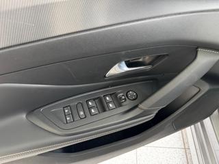 PEUGEOT 308 usata, con Leve al volante