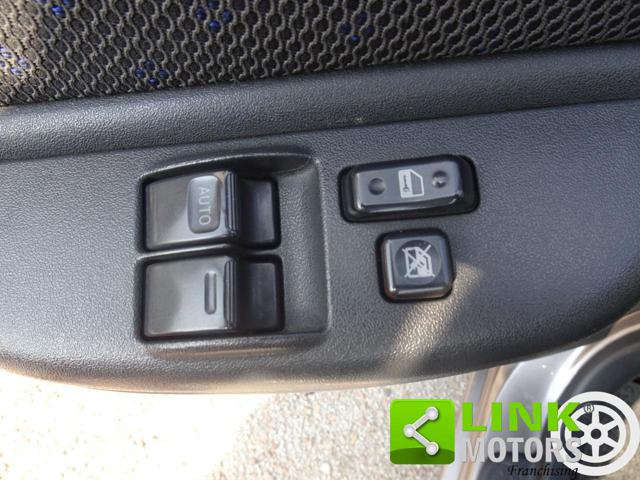 TOYOTA Yaris usata, con Airbag testa