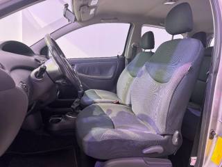 TOYOTA Yaris usata 15