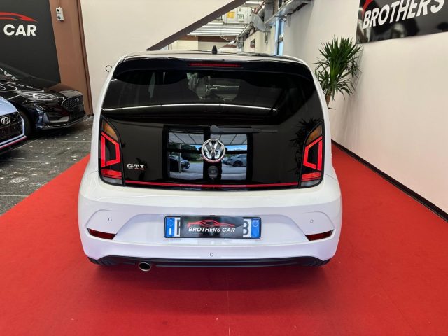 VOLKSWAGEN up! usata, con Autoradio