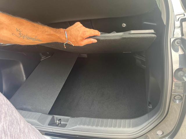 TOYOTA Yaris Cross usata, con Controllo automatico clima