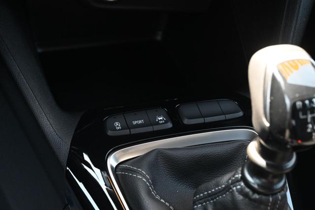 OPEL Corsa usata, con Touch screen