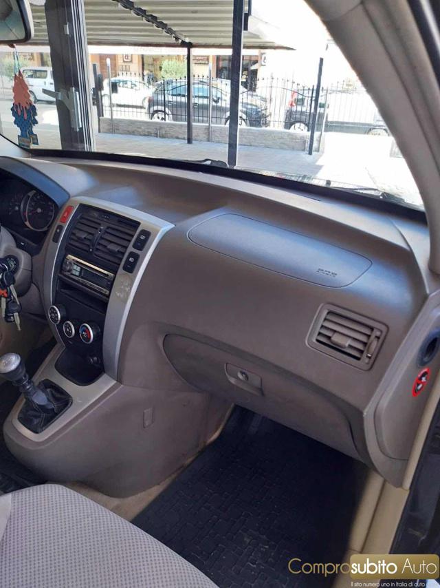 HYUNDAI Tucson usata, con Sedile posteriore sdoppiato