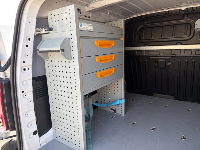 OPEL Combo usata, con Sensori di parcheggio posteriori