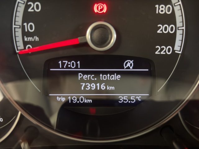 VOLKSWAGEN up! usata 23