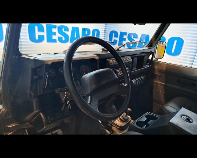 LAND ROVER Defender usata 4