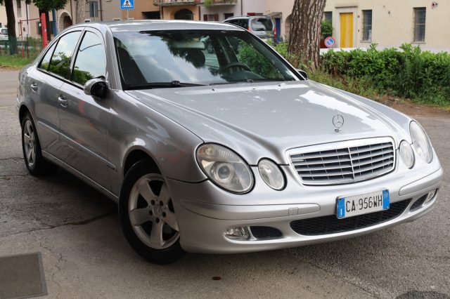 MERCEDES-BENZ E 220 usata 59