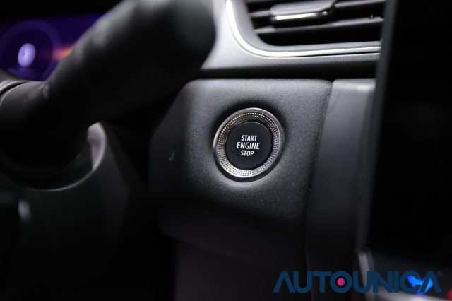 RENAULT Captur usata, con Bracciolo