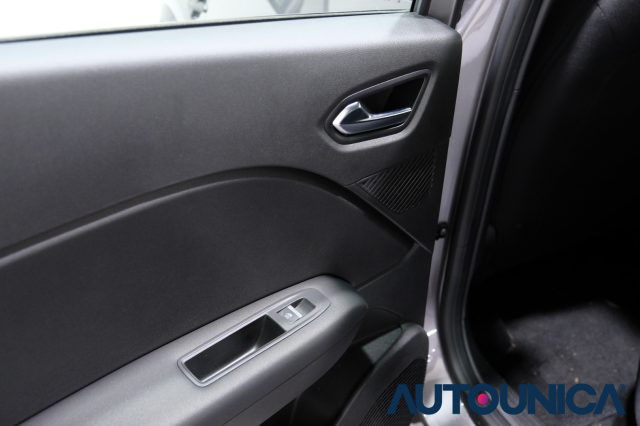 RENAULT Captur usata 39