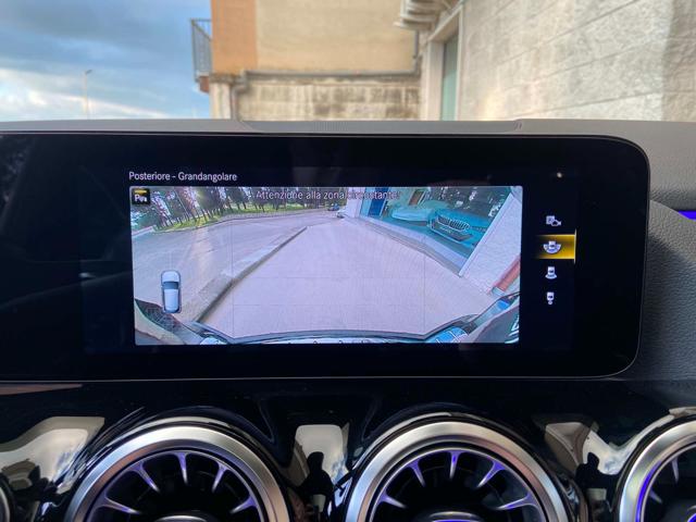MERCEDES-BENZ GLA 200 usata, con Park Distance Control