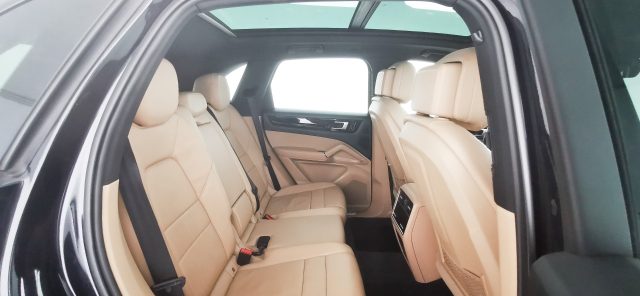 PORSCHE Cayenne usata, con Specchietto retrovisore con funzione antiabbagliamento
